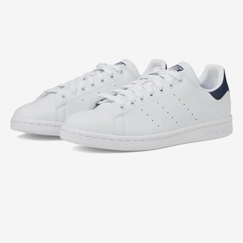 Adidas original Stan Smith Navy. Near Perfect condition WOMENS size 9.5